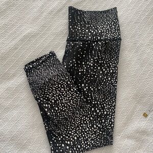 Calia 7/8 high-rise Black and White Patterned leggings size L